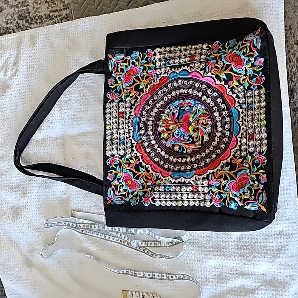 EMBROIDERIED TOTE BAG